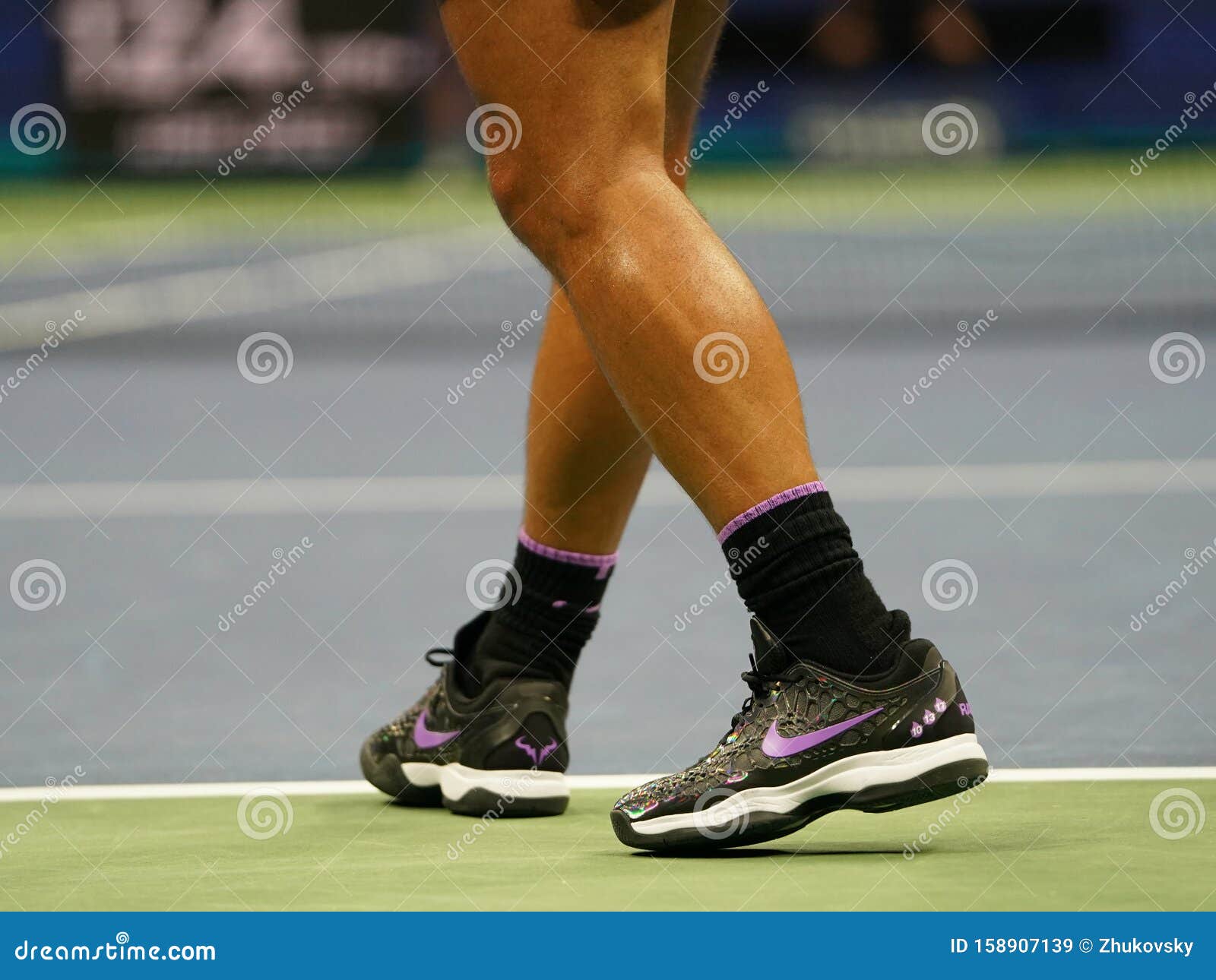 Rafael Nadal, CampeÃ³n Del Grand Slam En 18 Ocasiones De EspaÃ±a, Lleva  Zapatos De Tenis Nike Personalizados Durante El Partido De Imagen de  archivo editorial - Imagen de campeón, durante: 158907139