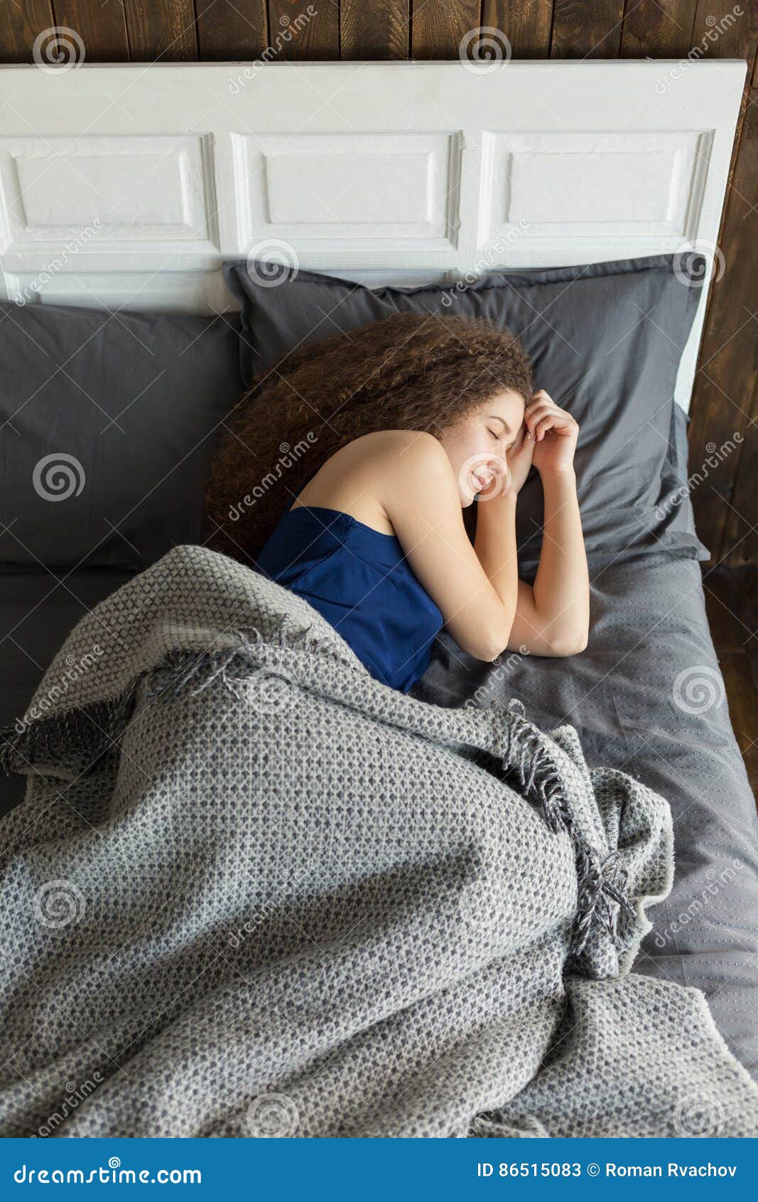 Ragazza Che Dorme Nel Letto Immagine Stock Immagine Di Bellezza Bedrooms 86515083