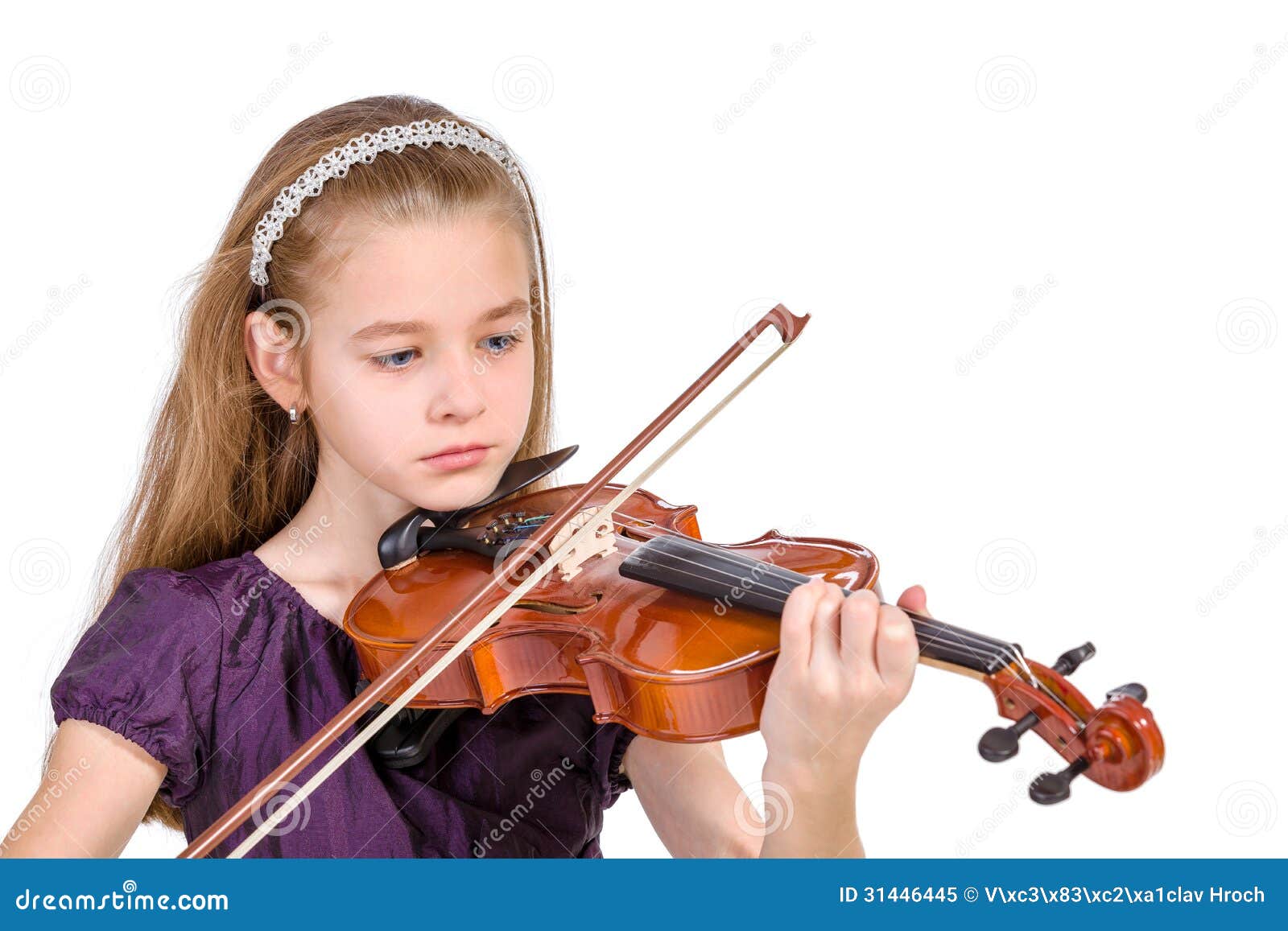 Ragazza Che Pratica Il Violino. Immagine Stock Immagine di concerto