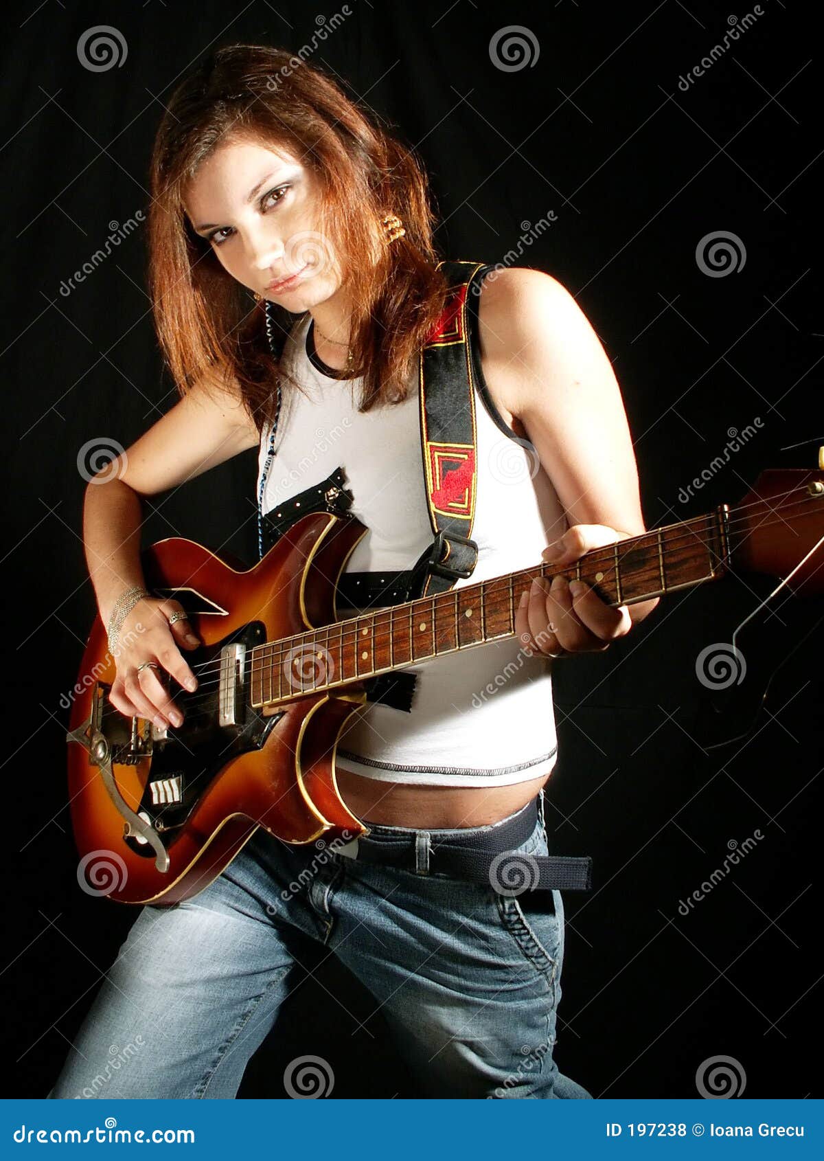 Ragazza Di Atitude Che Gioca Chitarra Elettrica Fotografia Stock
