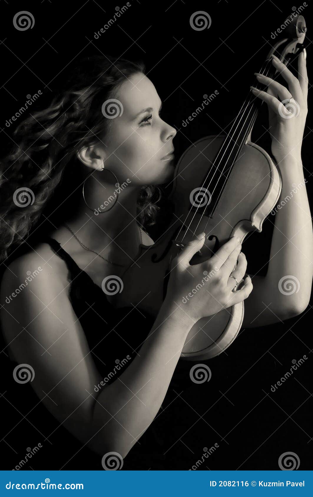 Ragazza Di Bellezza Con Il Violino Fotografia Stock Immagine di
