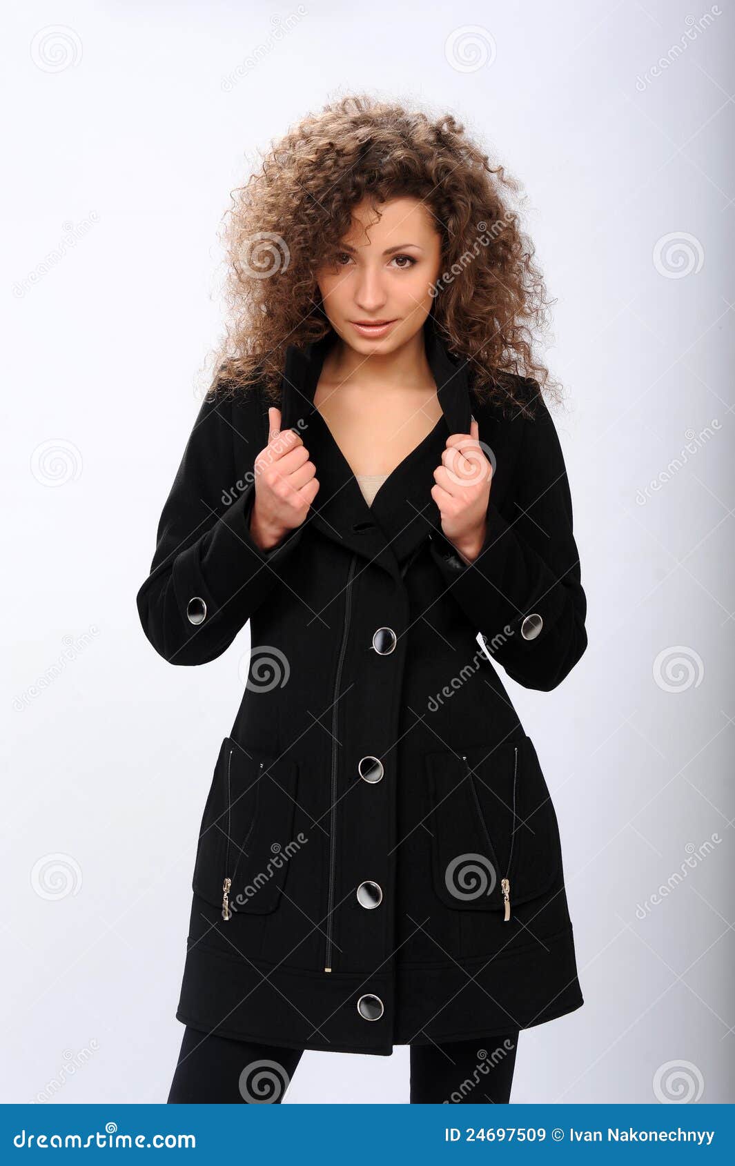 cappotto nero ragazza