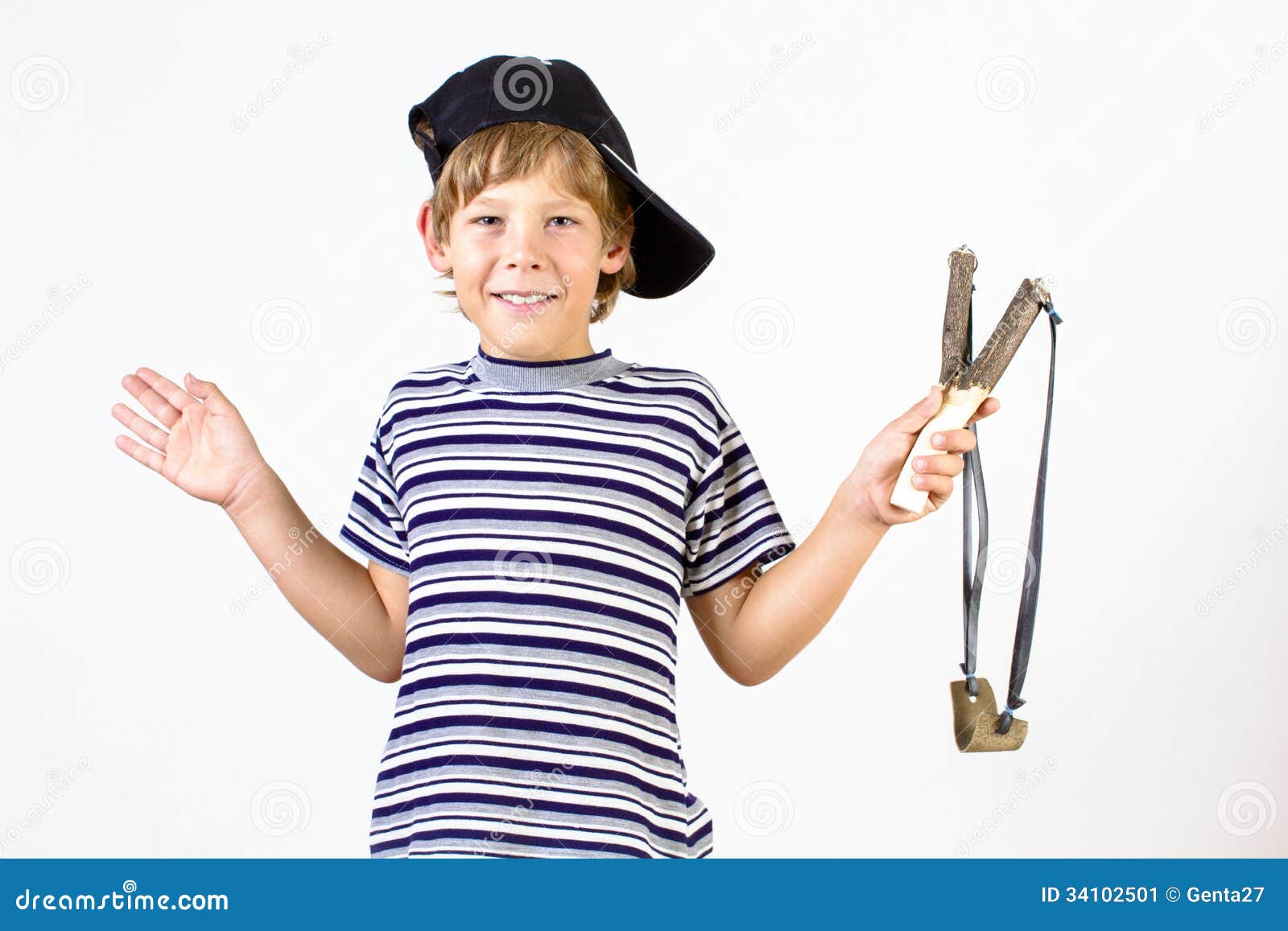 Мальчик разбивает. Мальчик с рогаткой. Рогатка для детей. Мальчик хулиган с рогаткой. Мальчик разбил окно рогаткой.
