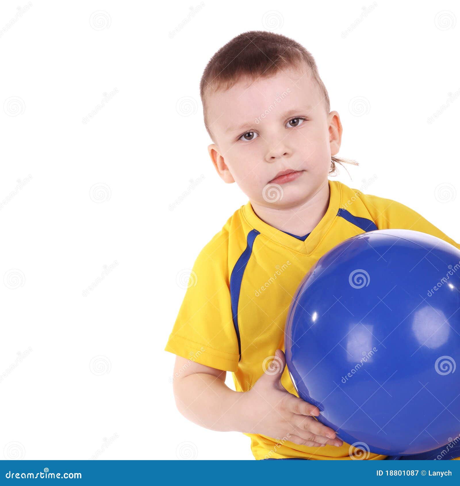 Мальчик с большим шаром. Шарики для мальчика. Мальчик в шаре. Мальчик с шаром. Мальчик с шарами.