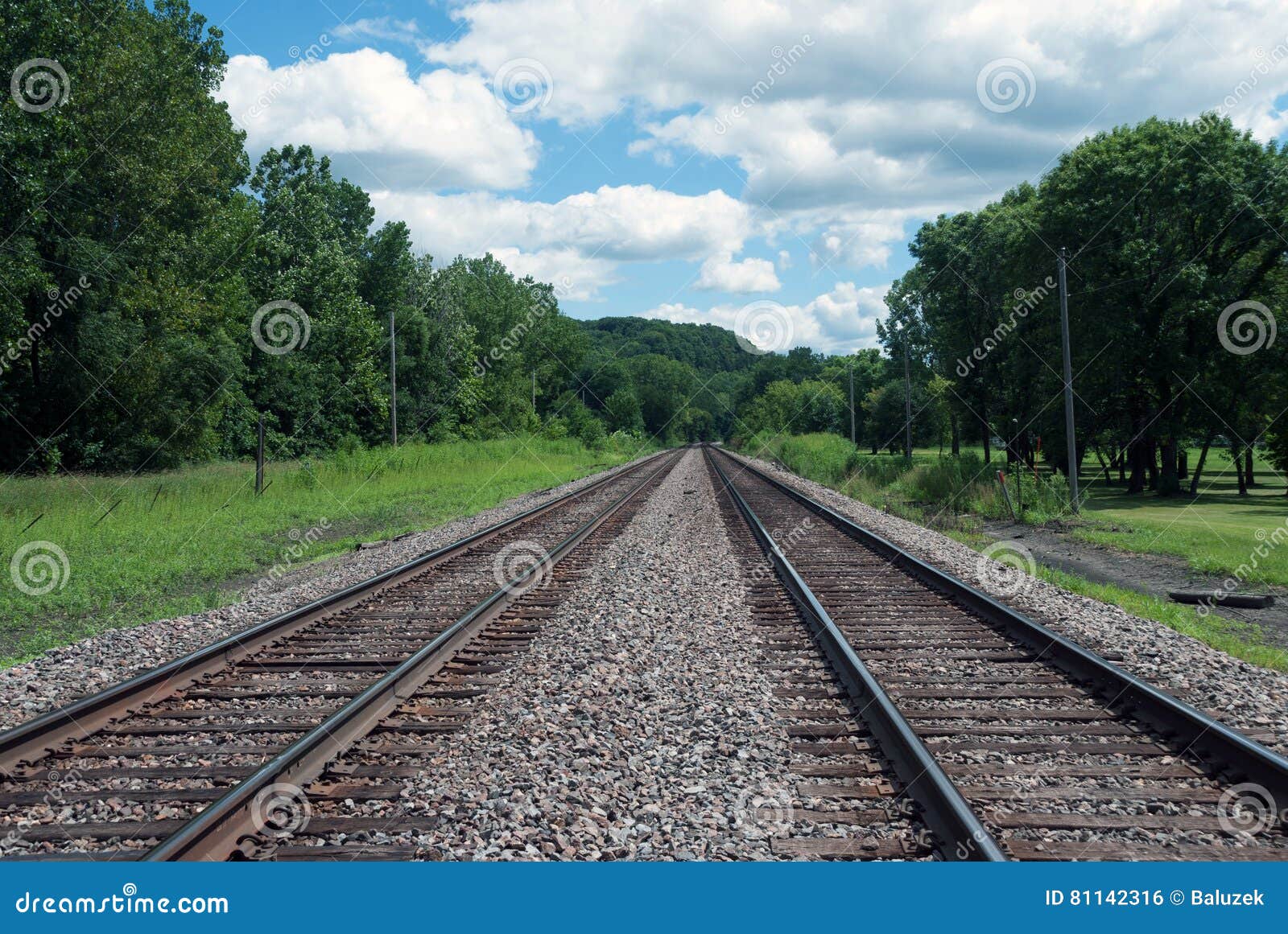 railroad tracks on the banks of the mississippi river