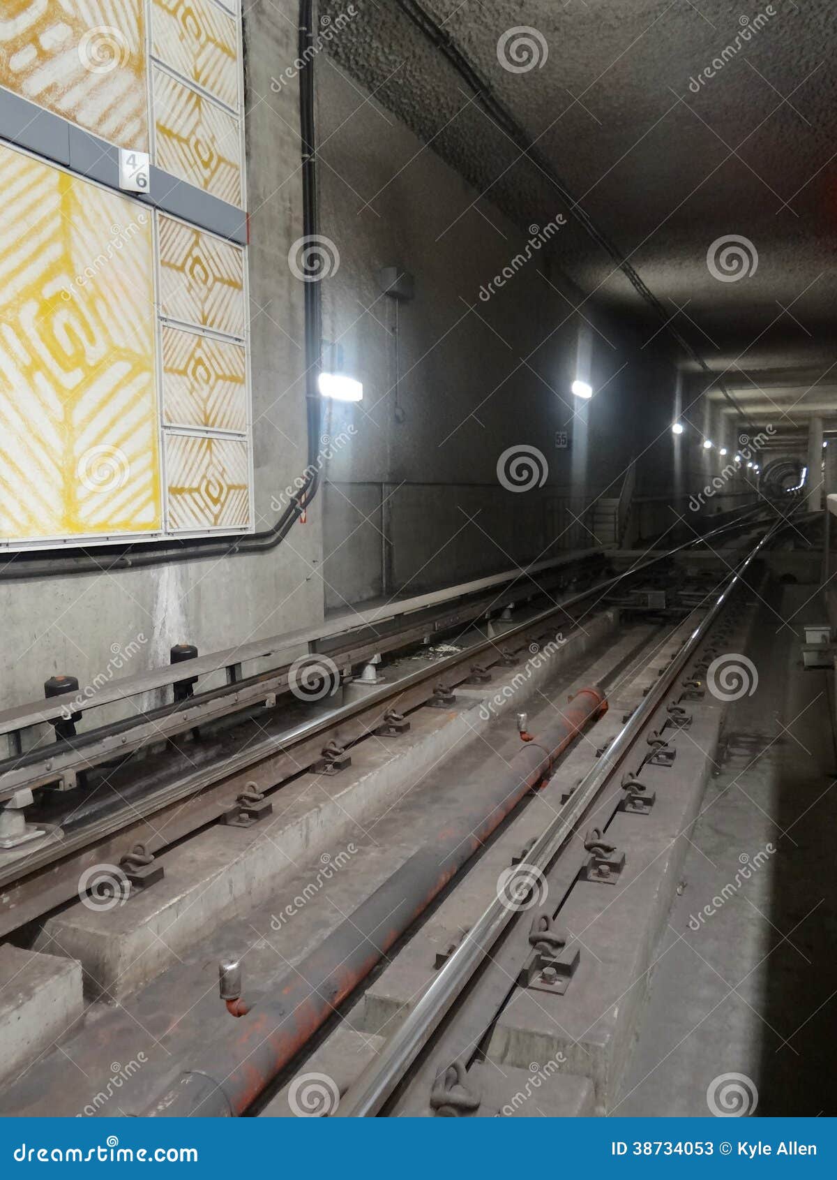 Railroad Tracks of the Metro Red Line in Universal City, Los Angeles Stock  Image - Image of station, transport: 38734053