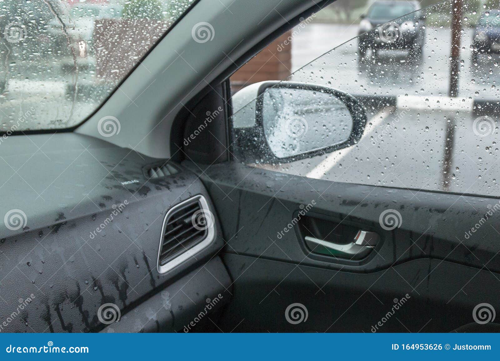 15+ Thousand Car Window Spray Royalty-Free Images, Stock Photos & Pictures