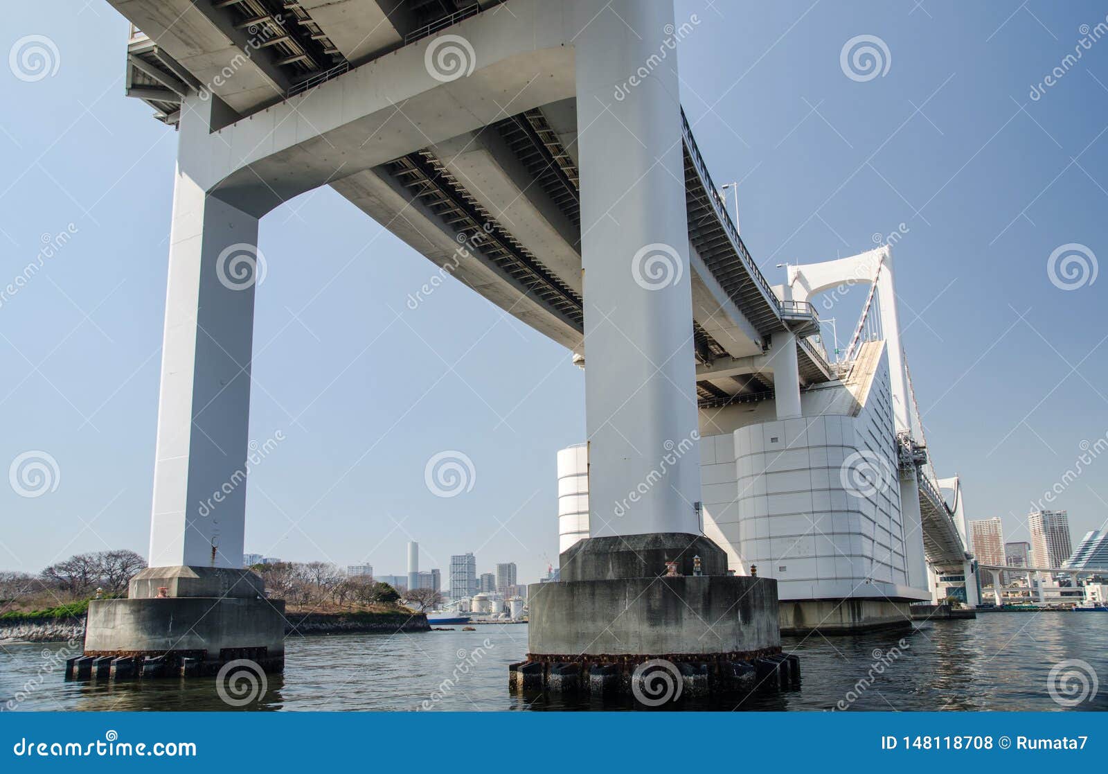 rainbow bridge is a bridge on tokyo bay between shibaura pier and the odaiba waterfront. tokyo