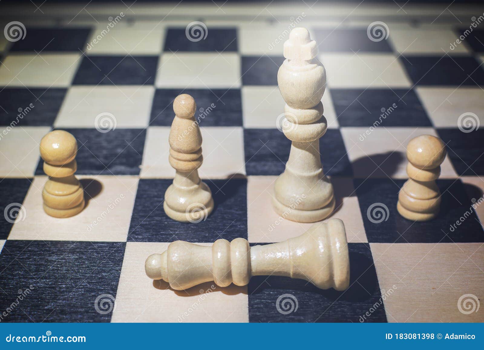 Tabuleiro De Xadrez Na Posição Inicial Foto de Stock - Imagem de luta,  rainha: 17260492