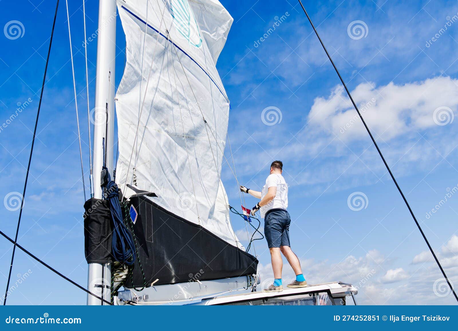 sail catamaran cruising