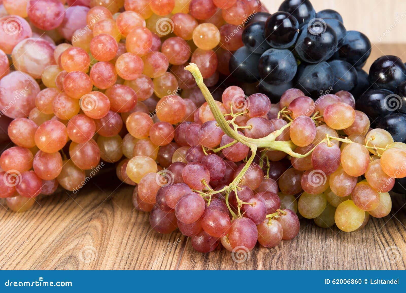 Raisins De Dessert Roses De L'Asie Centrale Photo stock Image du rose