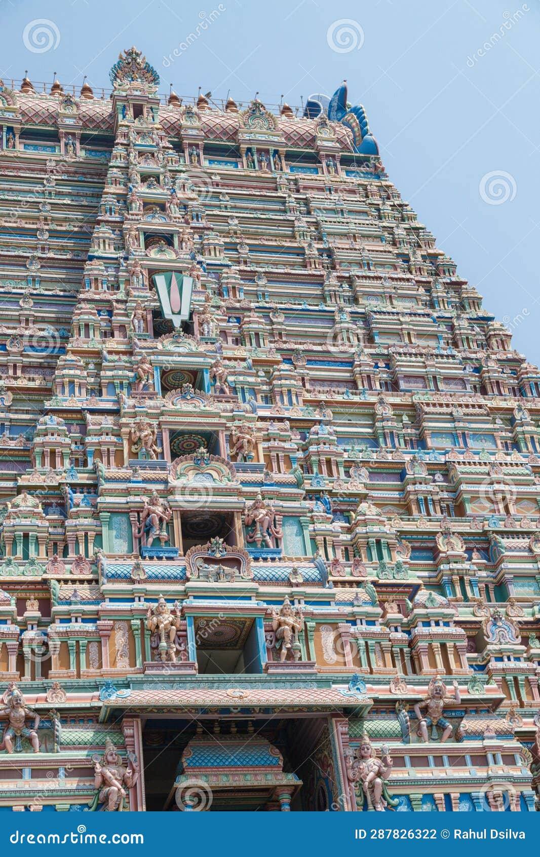 the rajagopuram, or main gateway, to the sri ranganatha swamy temple at tiruchirappalli