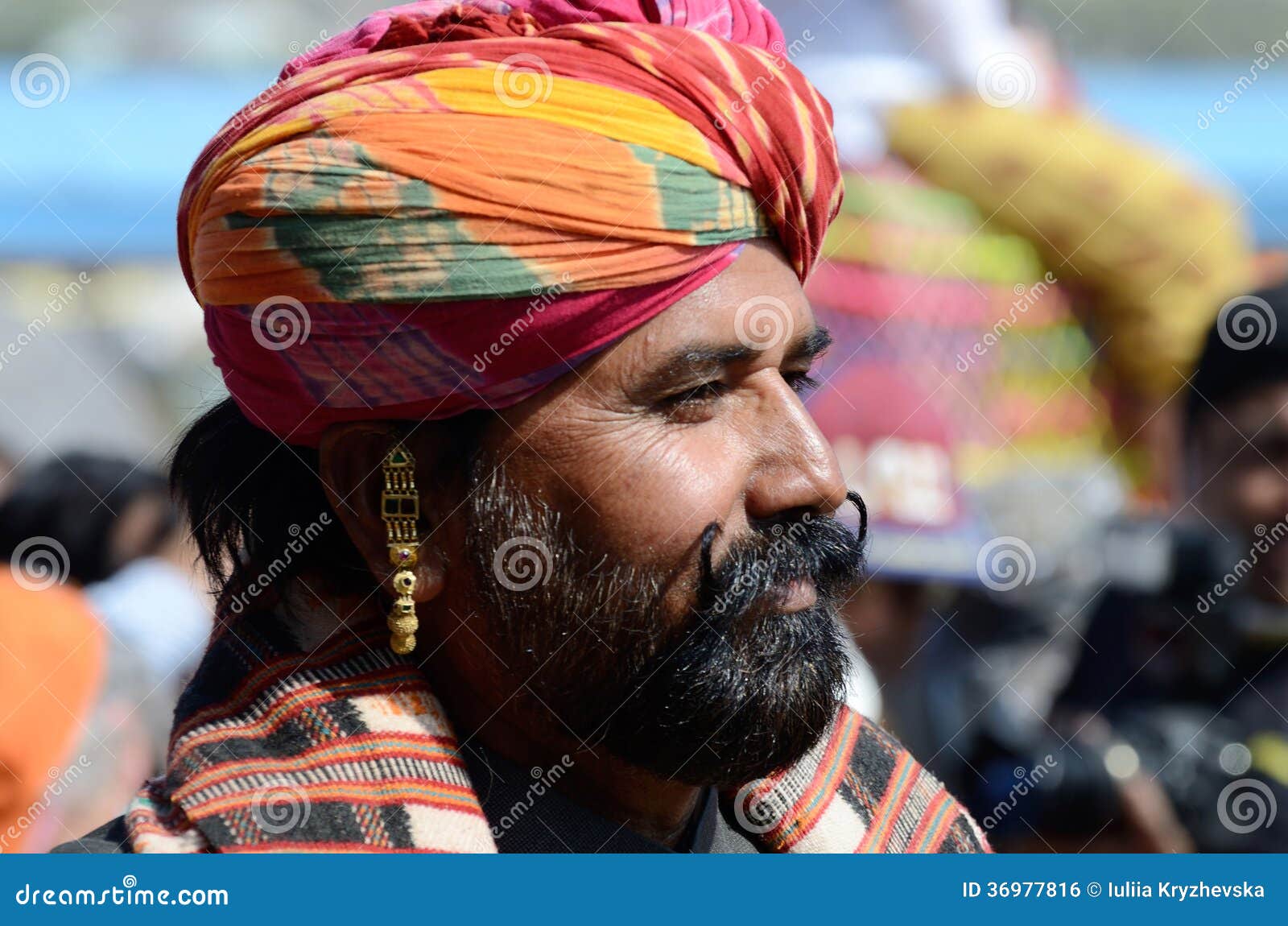 Rajput Avec Le Turban Et La Boucle D'oreille Lumineux Montre Sa Moustache,  Pushkar, Inde Photo éditorial - Image du animal, festival: 36977816