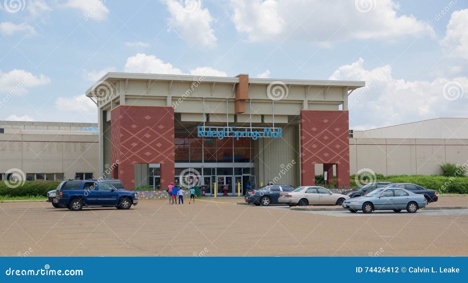 Raleigh Springs Mall, Memphis, Tennessee. Editorial Photography - Image of sears, galleria: 74426412