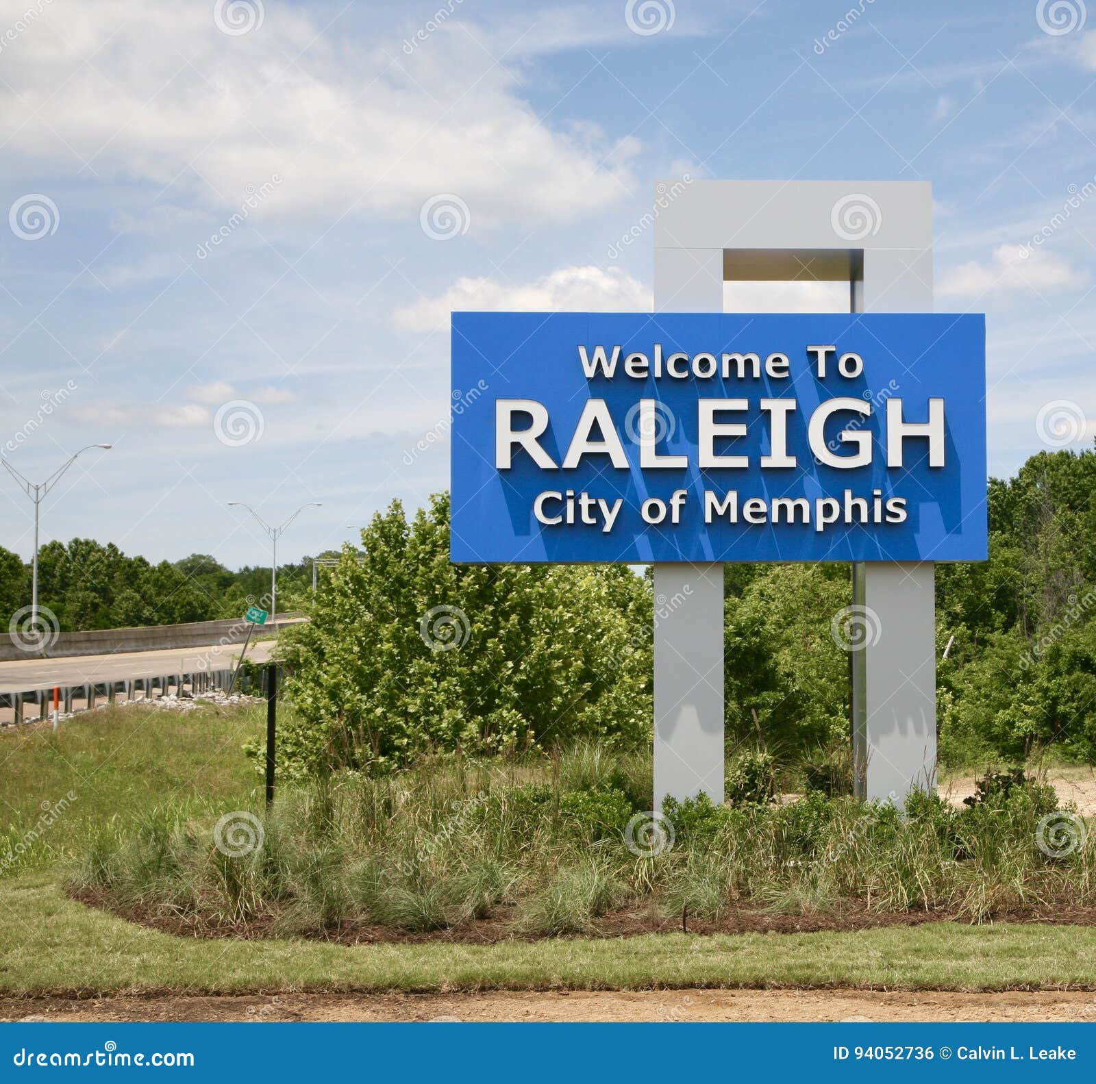 Raleigh Welcome Sign, City of Memphis Editorial Photo - Image of railroad,  tracks: 94052736