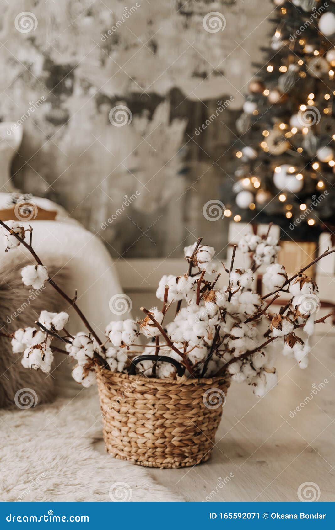 Árbol de Navidad con ramas secas