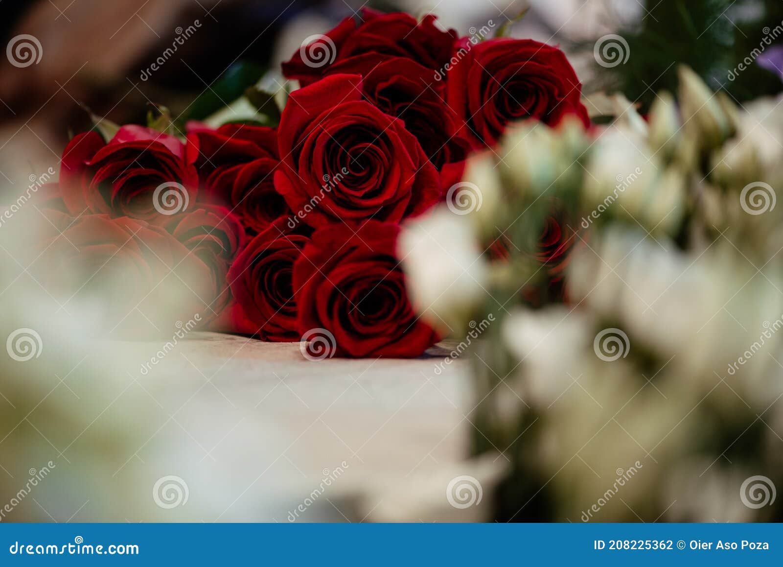 Ramo De Rosas Rojas Para El Día De San Valentín. Foto de archivo - Imagen de  facial, ramos: 208225362