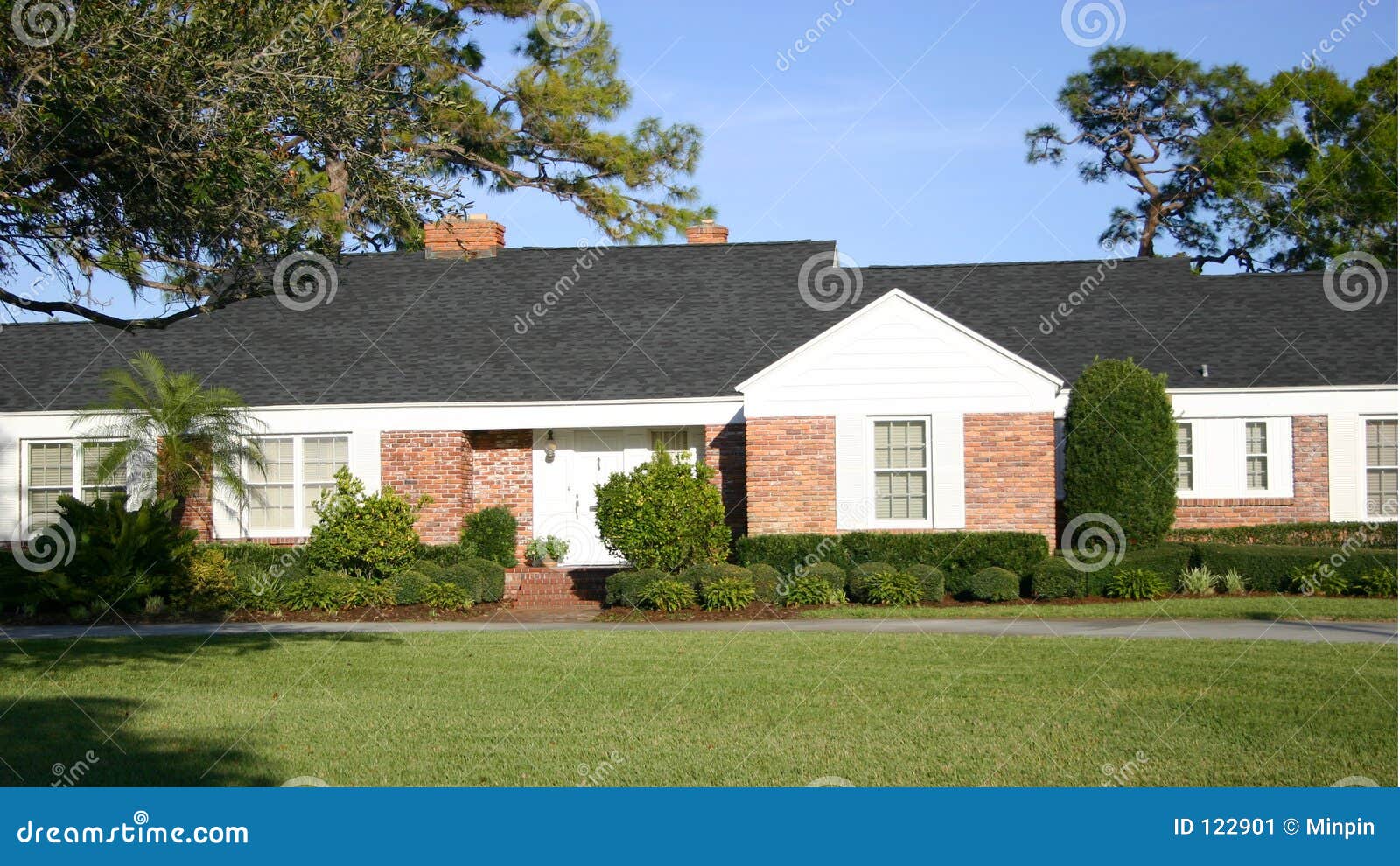 Rancharthaus stockbild. Bild von leitprogramm, ziegelstein - 122901