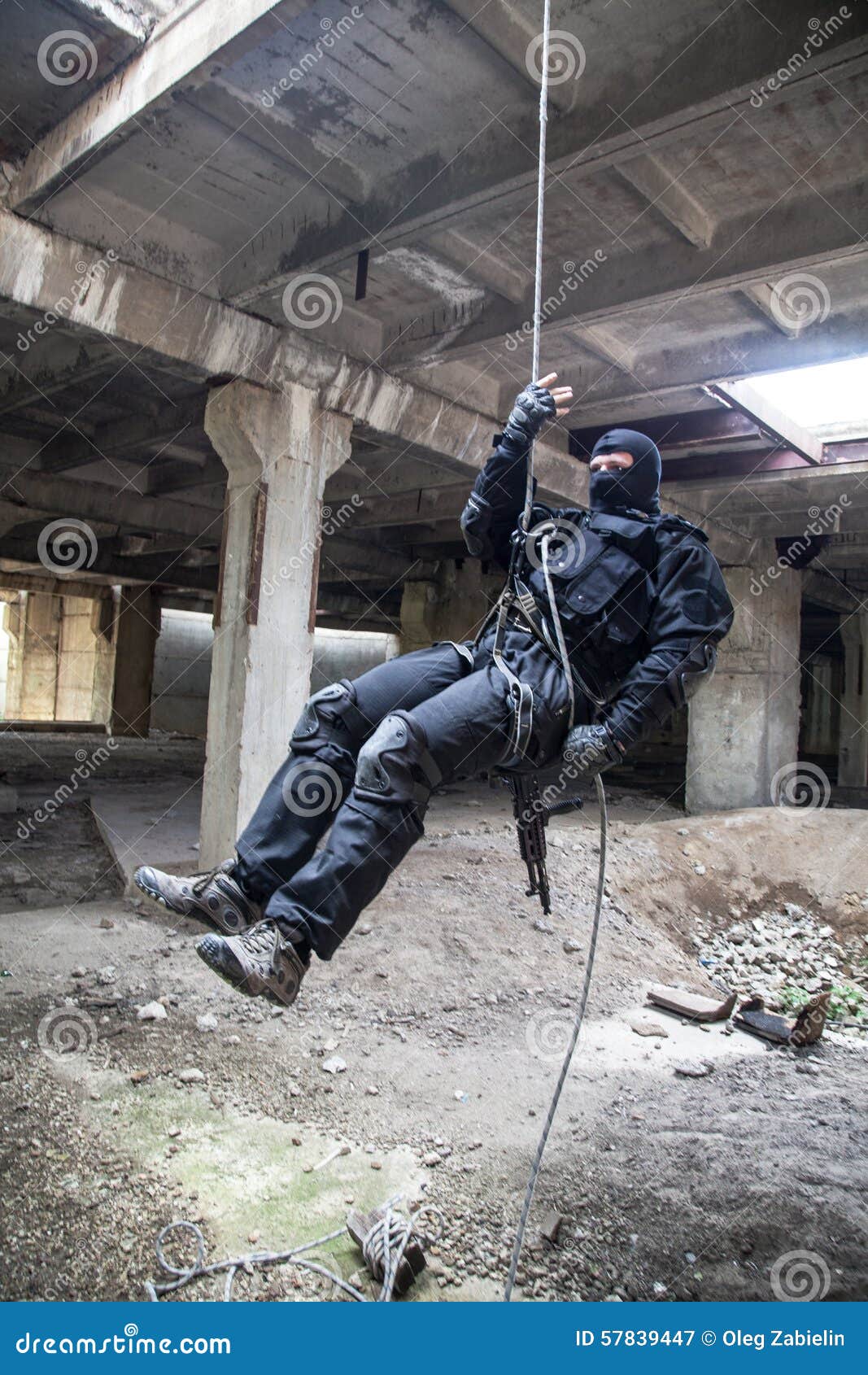 181 Rappelling Military Stock Photos - Free & Royalty-Free Stock Photos  from Dreamstime