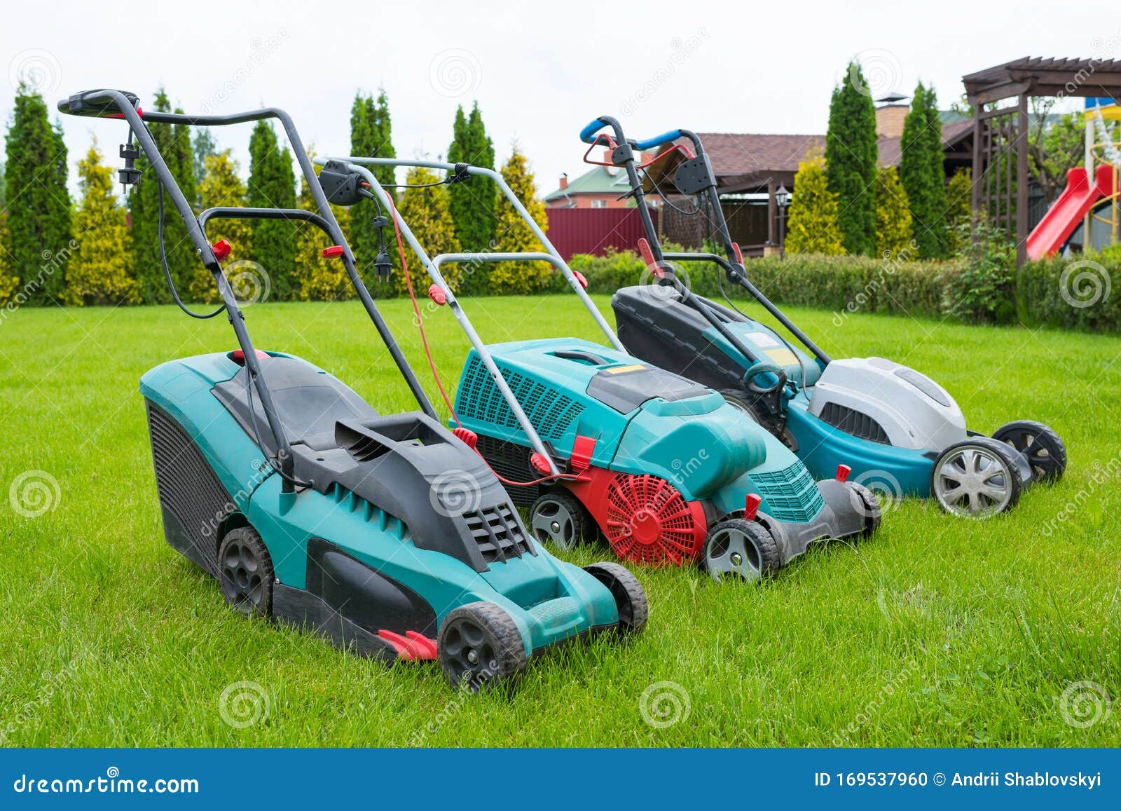 Rasenmäher Stehen Im Garten Auf Dem Rasen Eine Nahaufnahme Eines