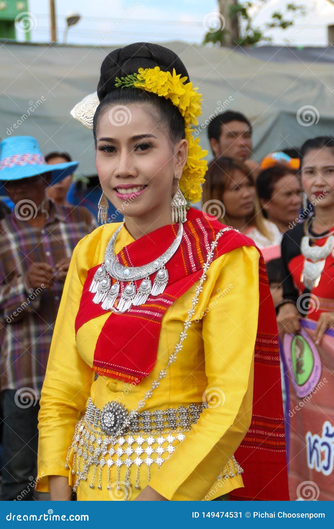 Rasisalai Sisaket Thailand May 31 2019 Thai Group Performing Thai Music And Thai Dancing In