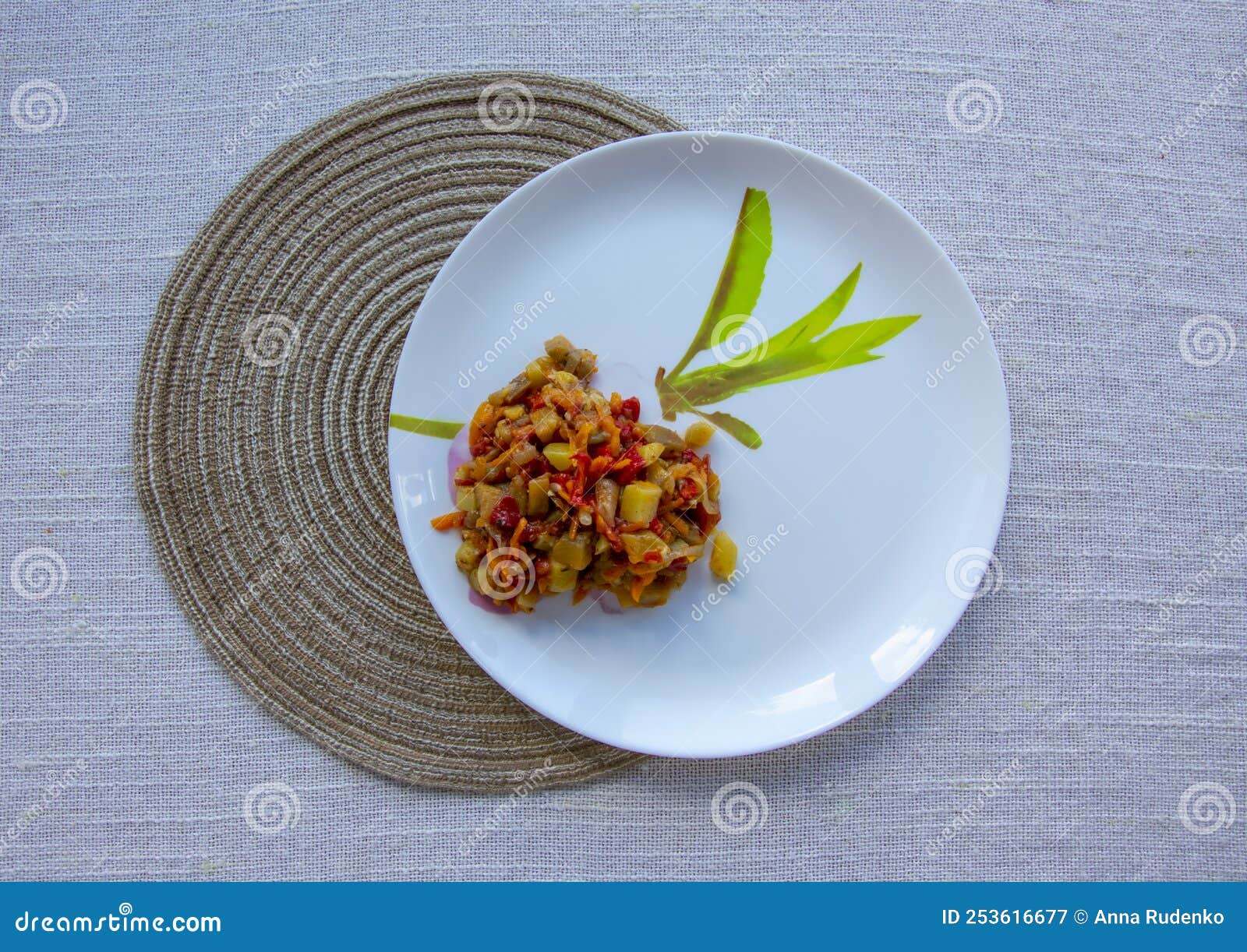 Ratatouille Potage De Légumes Sur Une Assiette Régime Alimentaire Recette  De Keto Image stock - Image du tomate, légumes: 253616677