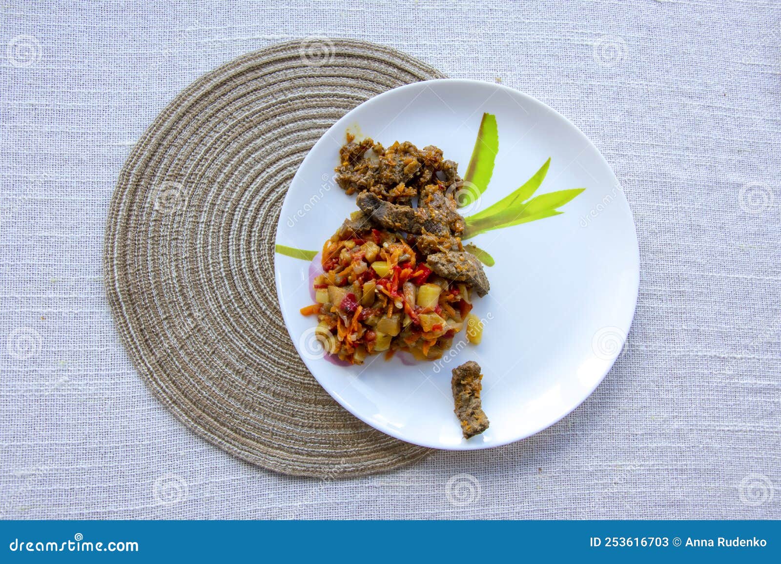 Ratatouille Potage De Légumes Sur Une Assiette Régime Alimentaire Recette  De Keto Image stock - Image du assiette, délicieux: 253616703