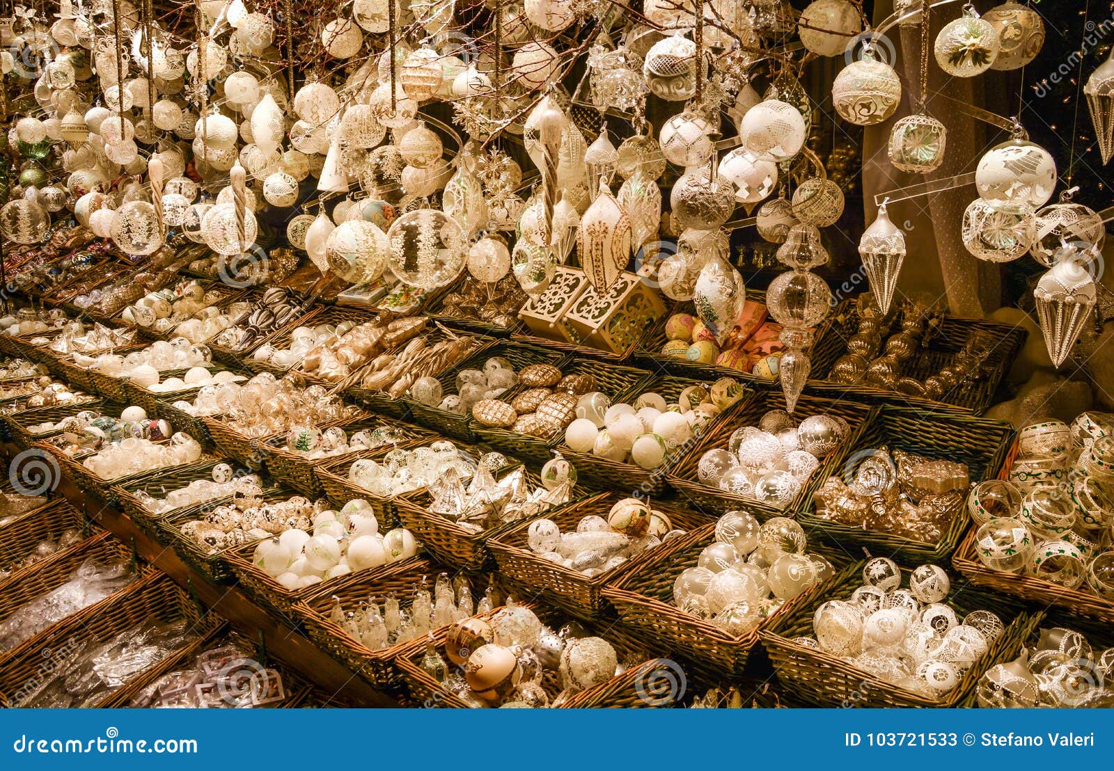 christmas decorations in wien rathaus market