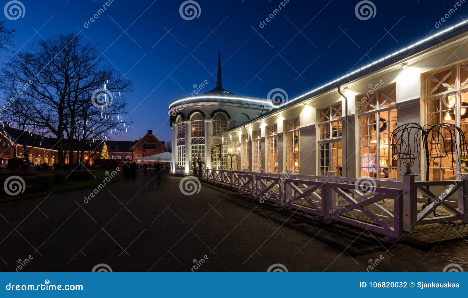 raudondvaris orangery restaurant night view lithuania