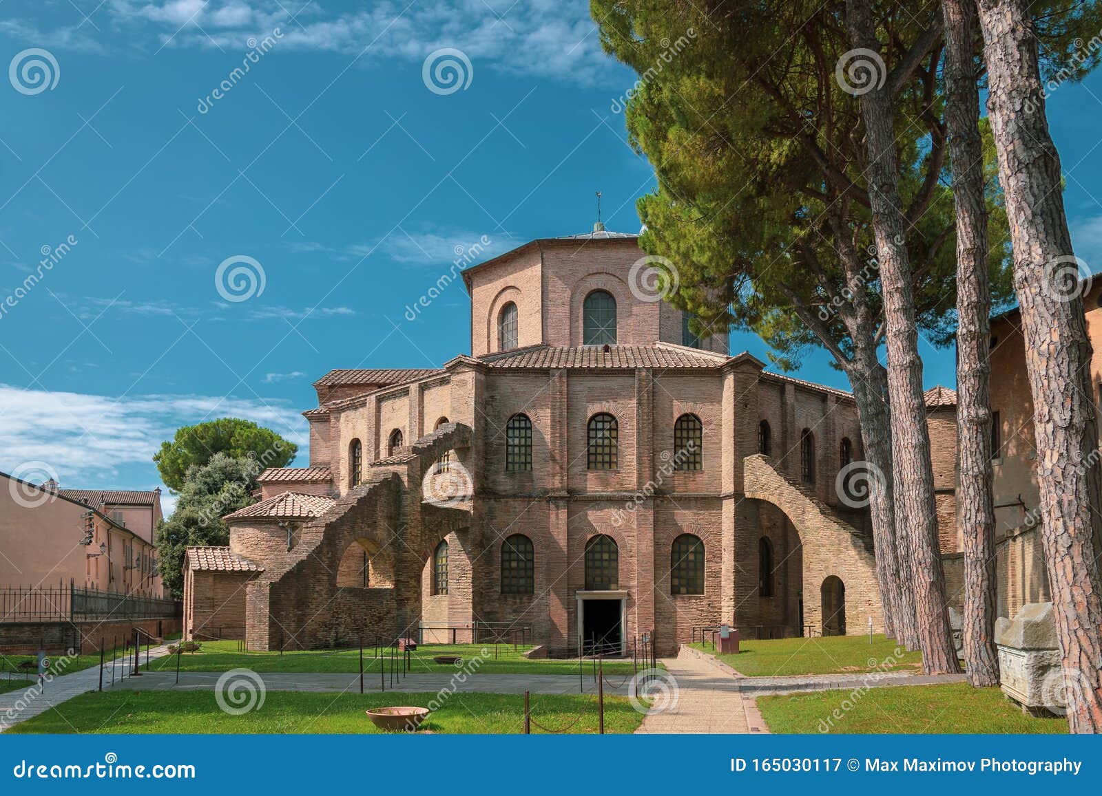 Ravena, Itália - Vista De Fora Do Patrimônio Mundial Da UNESCO Da Basilica  De San Vitale Imagem de Stock - Imagem de vista, romano: 165030117