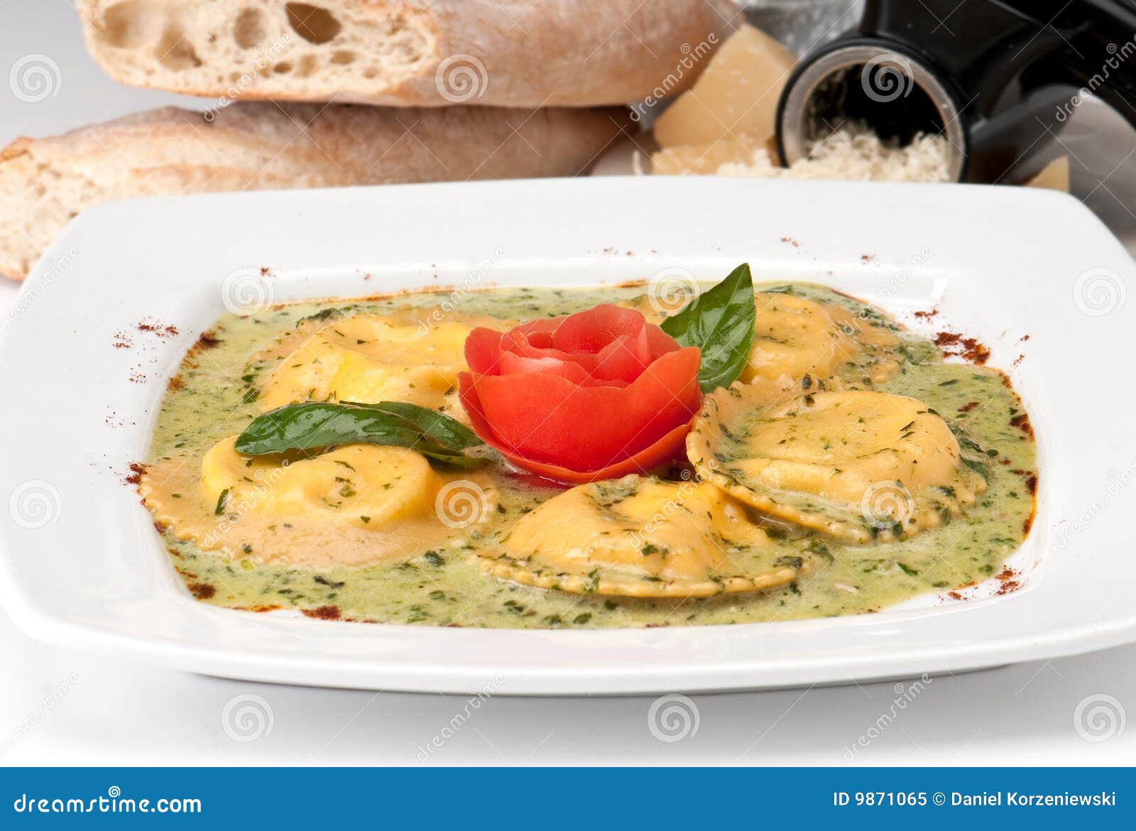 Ravioli dell'aragosta immagine stock. Immagine di sfondo 9871065