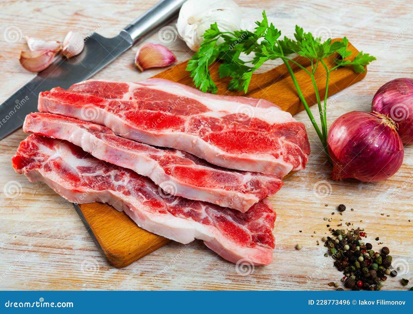 https://thumbs.dreamstime.com/z/raw-churrasco-thin-slices-beef-meat-raw-churrasco-thin-slices-beef-rib-meat-popular-ingredient-grilled-meat-spain-228773496.jpg