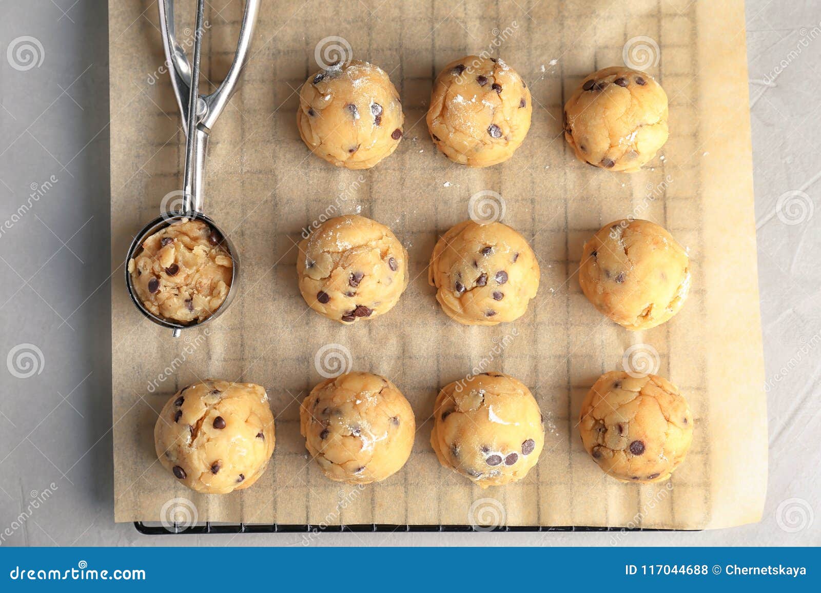 https://thumbs.dreamstime.com/z/raw-cookie-dough-chocolate-chips-scoop-raw-cookie-dough-chocolate-chips-scoop-parchment-paper-top-view-117044688.jpg