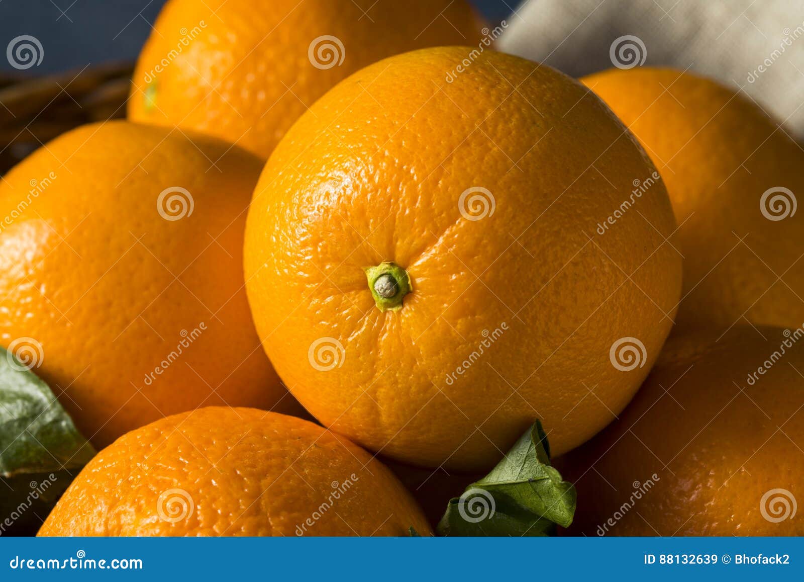 raw organic cara oranges