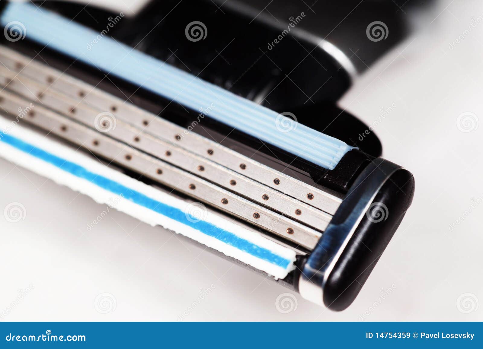razor with three blades and additional devices