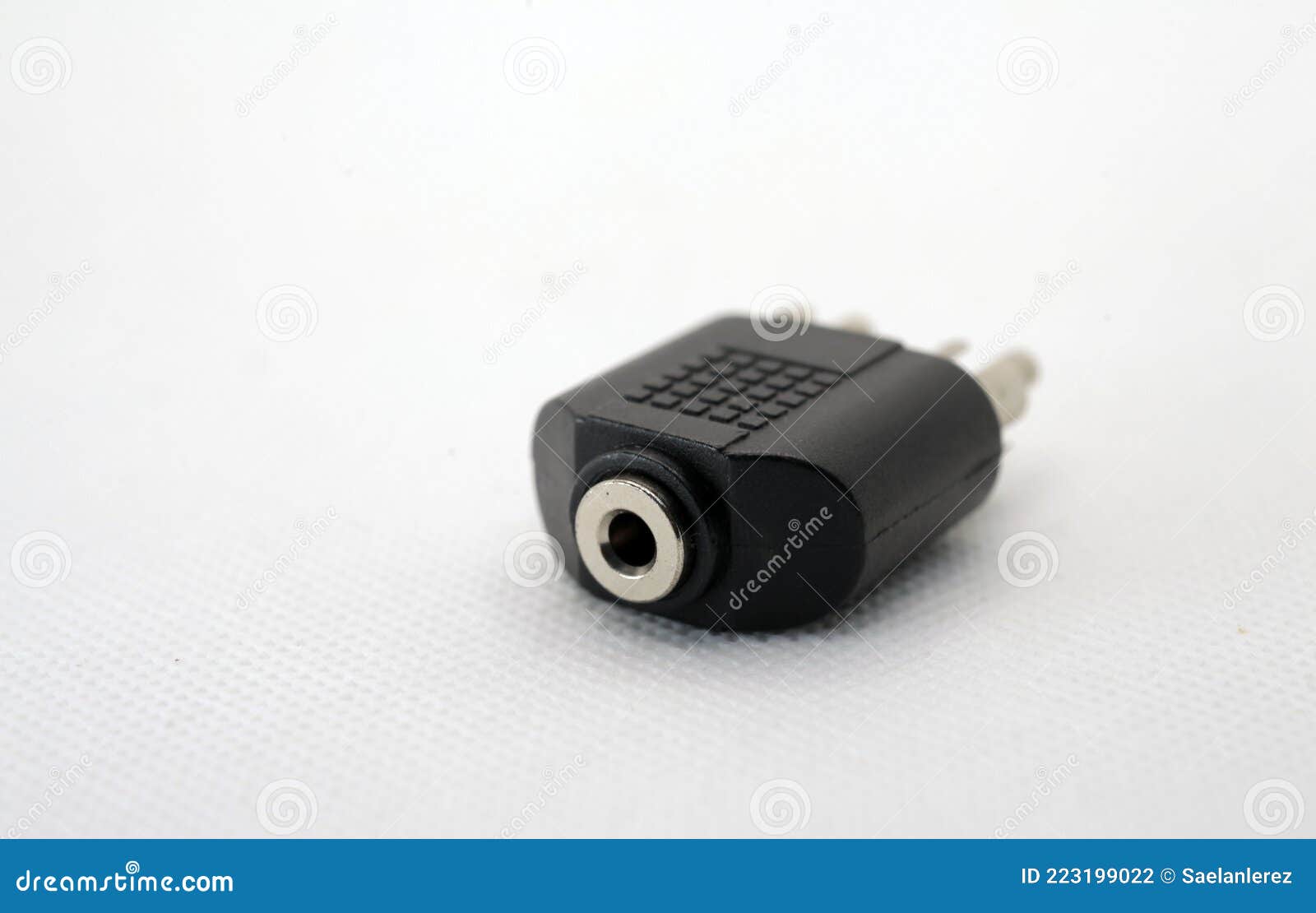rca conector to 3,5 mm  white background