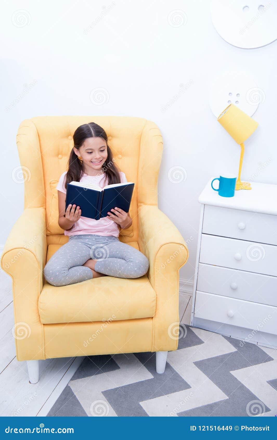 girls reading chair