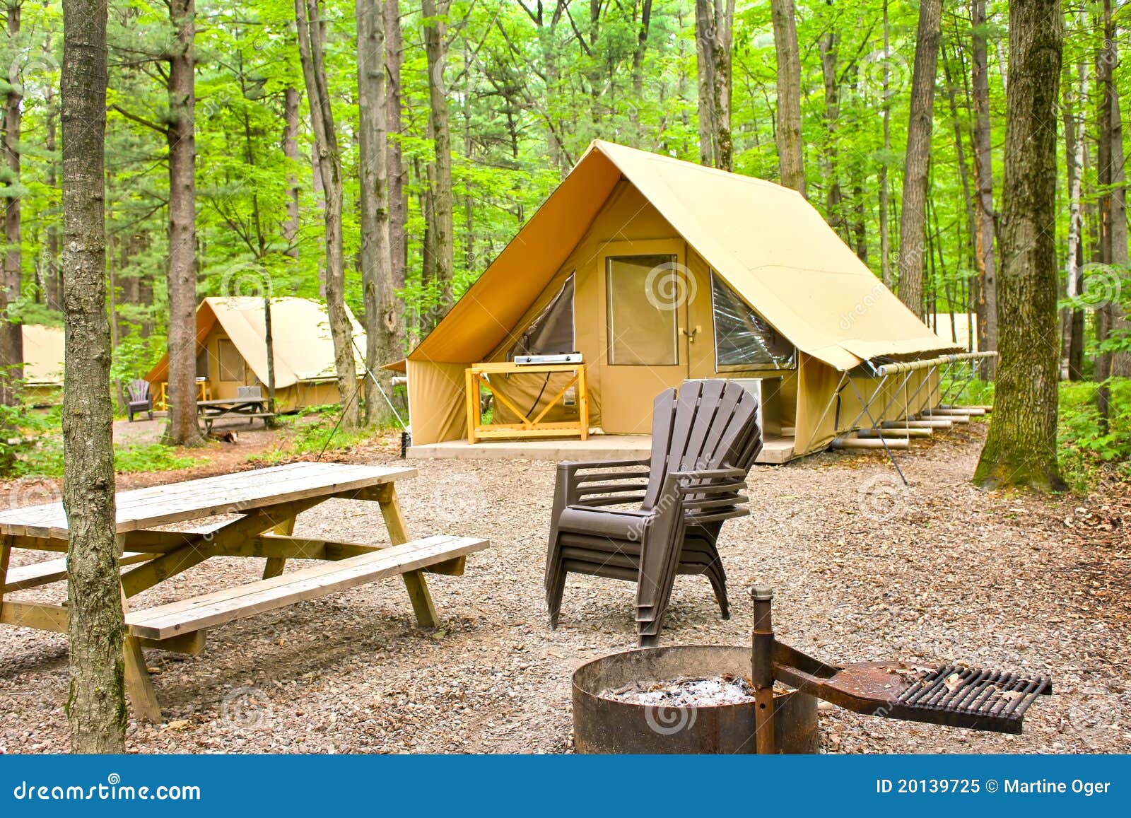 Readytocamp tent editorial image. Image of quebec, table 20139725