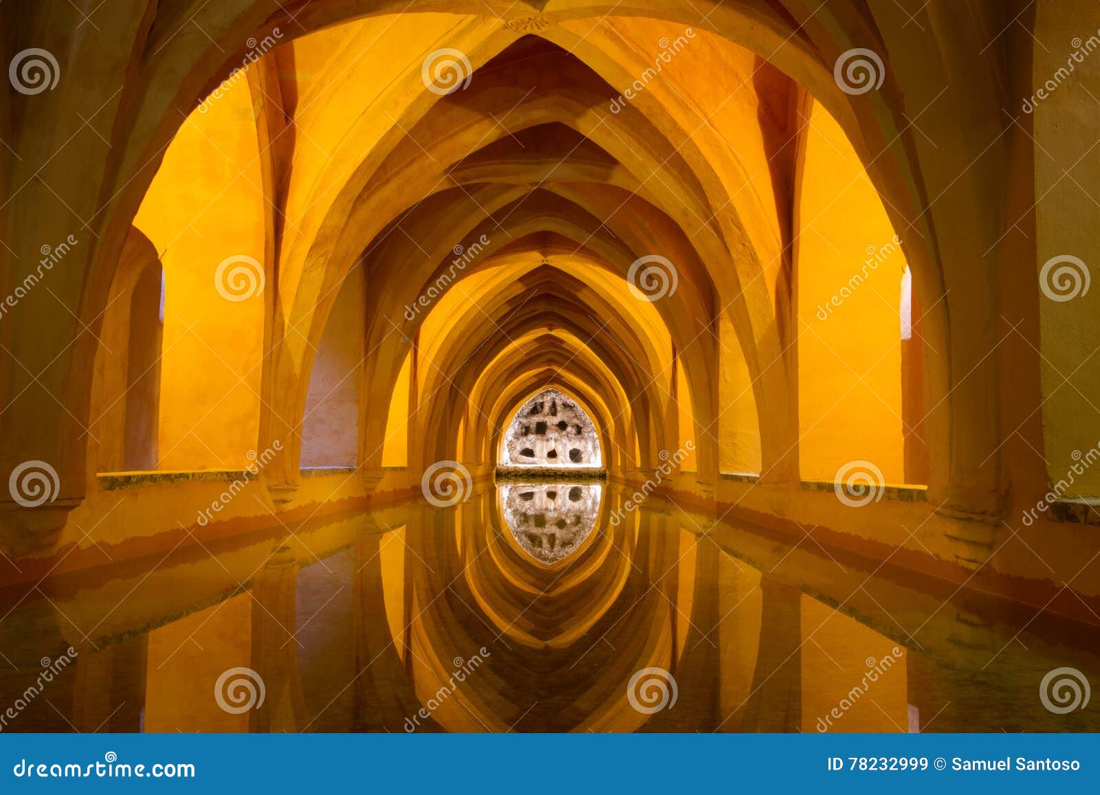 real alcazar queen's bath