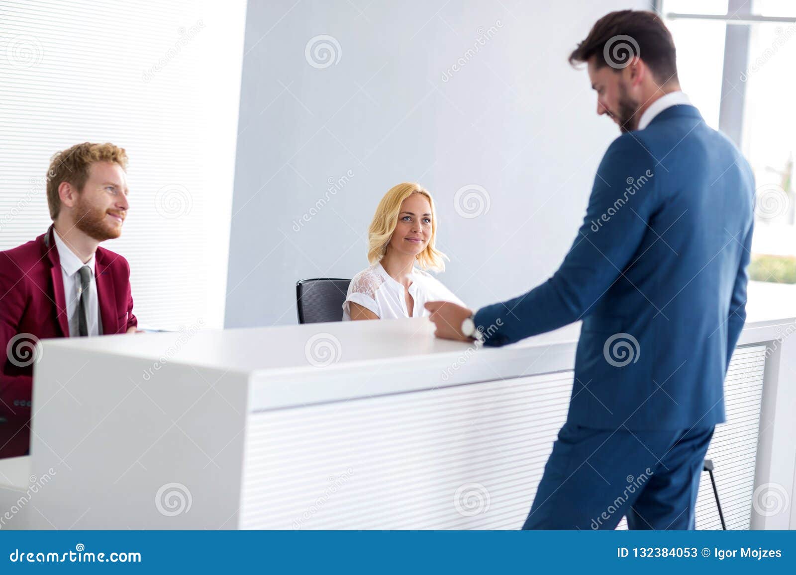 receptionists attend passenger