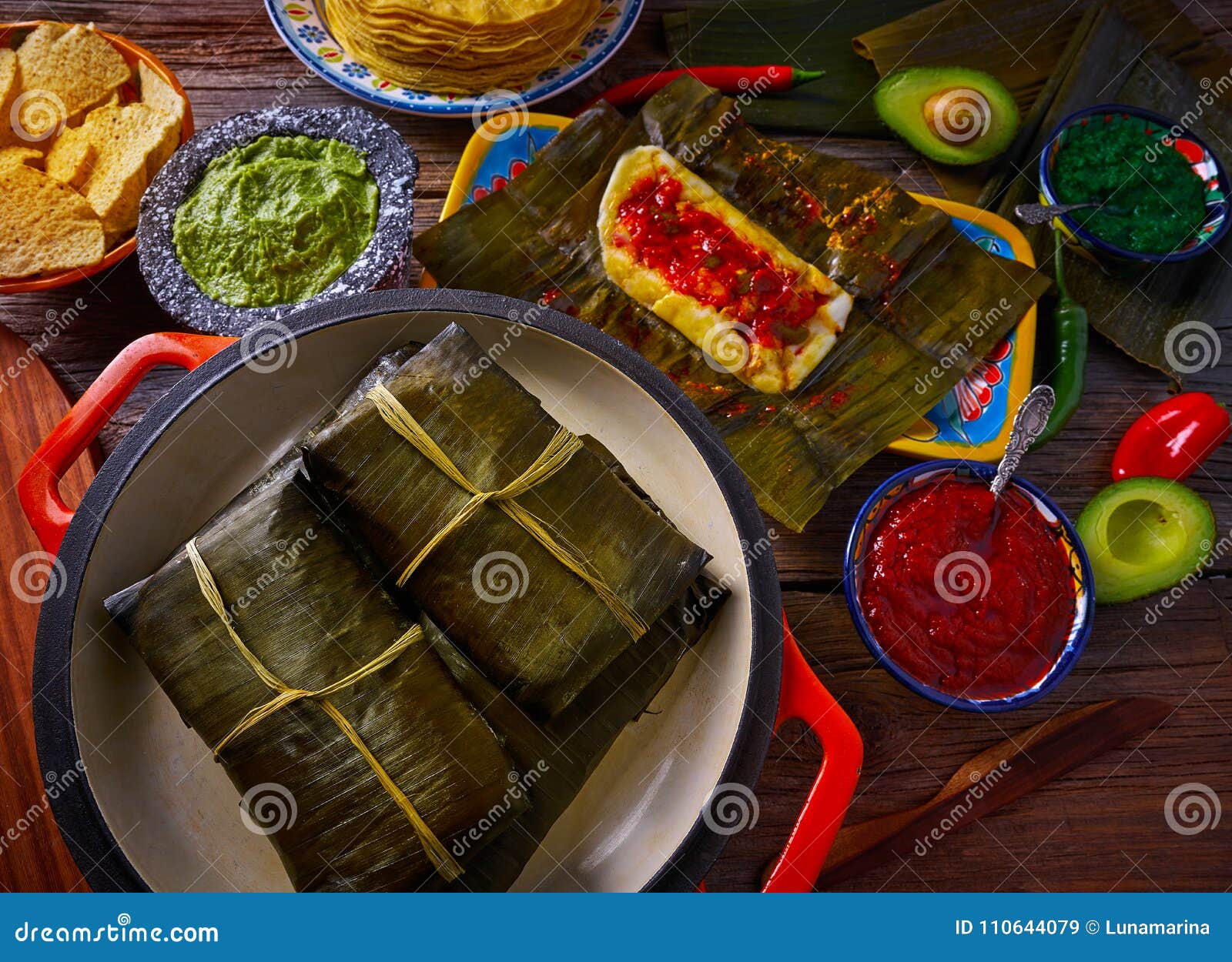 Receta Mexicana Del Tamal Con Las Hojas Del Plátano Imagen de archivo -  Imagen de verde, alimento: 110644079