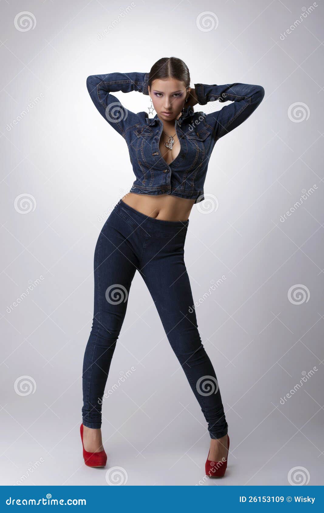 Recht Junge Frau In Der Jacke Und In Den Jeans Stockbild Bild Von Blau Voll 26153109