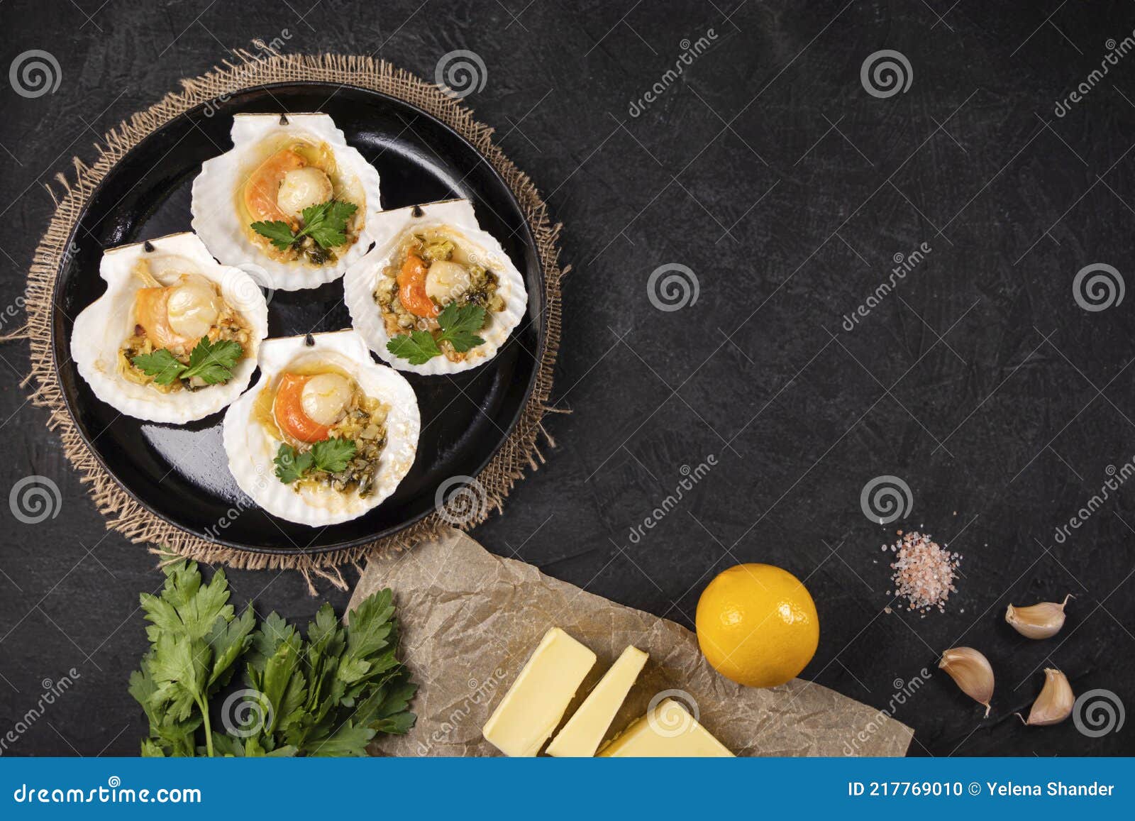 Recipe for Cooking Scallops with Caviar. Baked Scallops with Caviar and ...