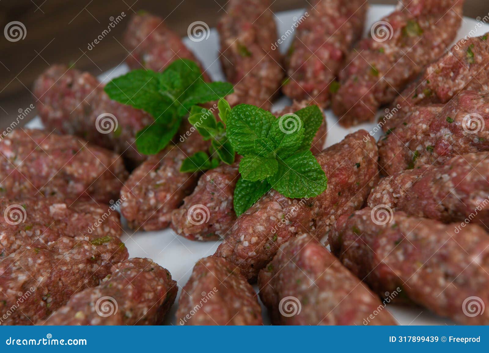 recipe for lebanese kebbe nayyhe, raw minced beef, marjoram, mint, onions, crushed wheat, seven spices, cinnamon