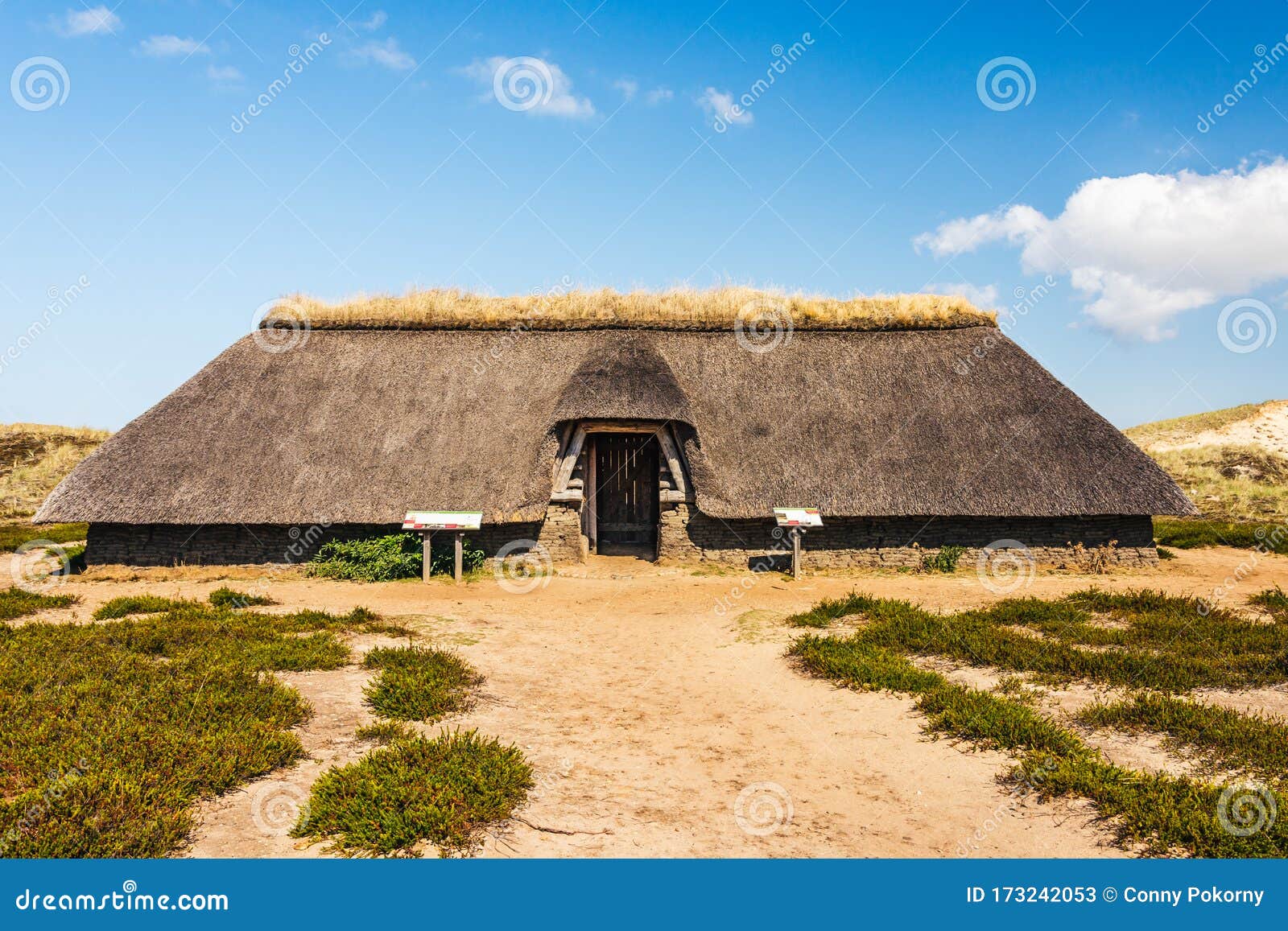 reconstructed-iron-age-house-dunes-amrum