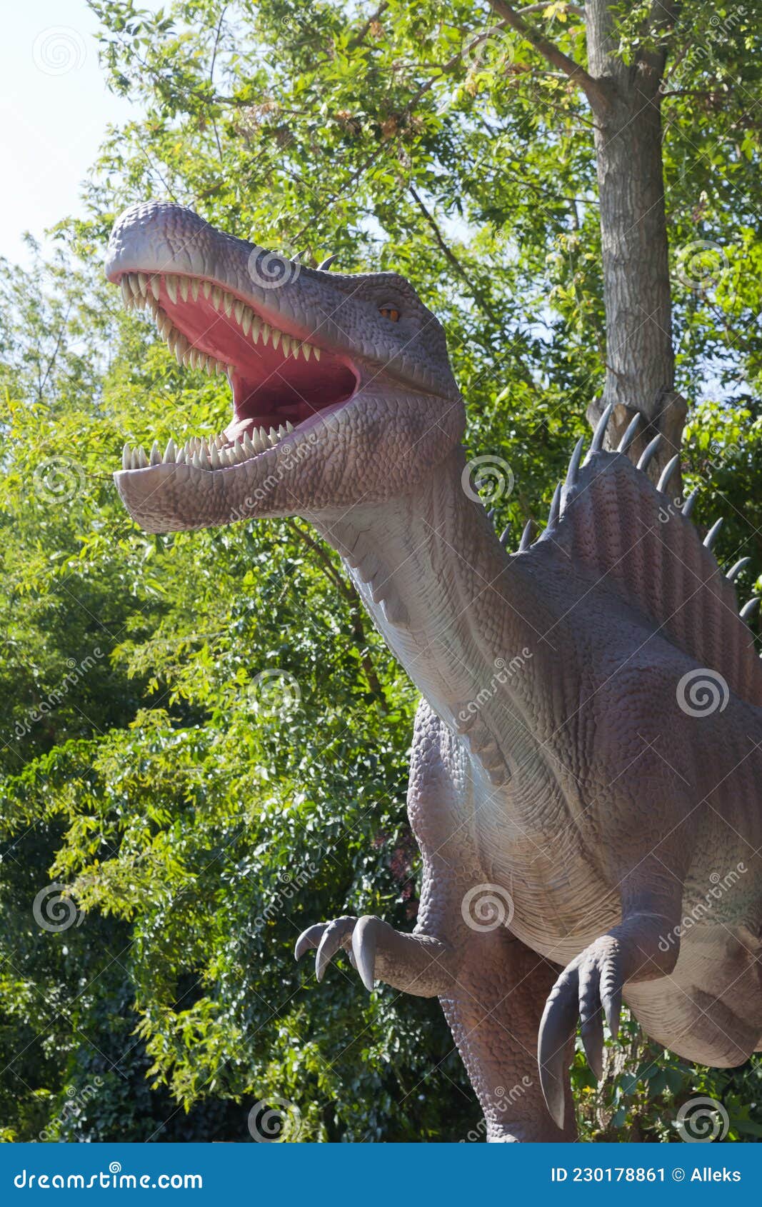 Reconstruida Maqueta Animada De Un Dinosaurio Imagen de archivo - Imagen de  extinto, enorme: 230178861
