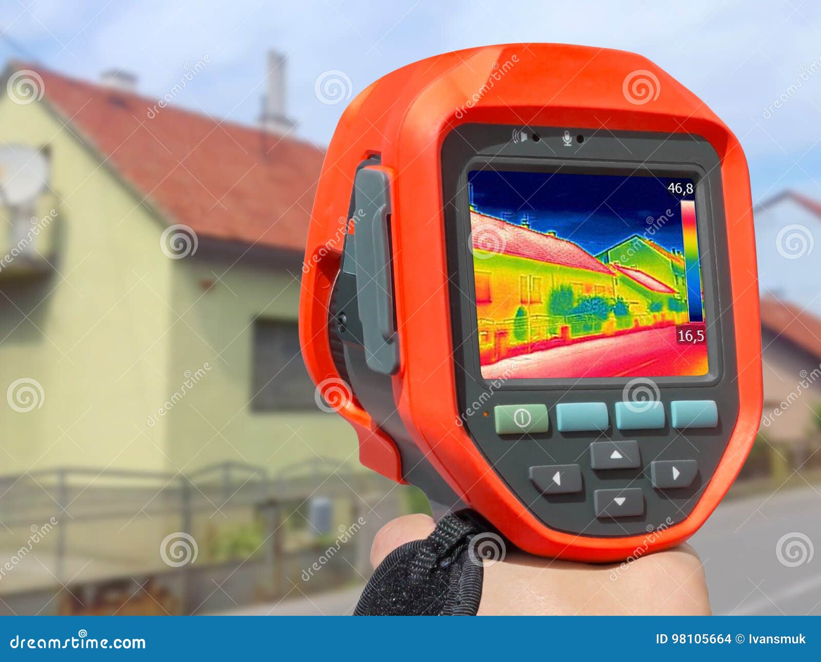 https://thumbs.dreamstime.com/z/recording-house-infrared-thermal-camera-heat-loss-98105664.jpg