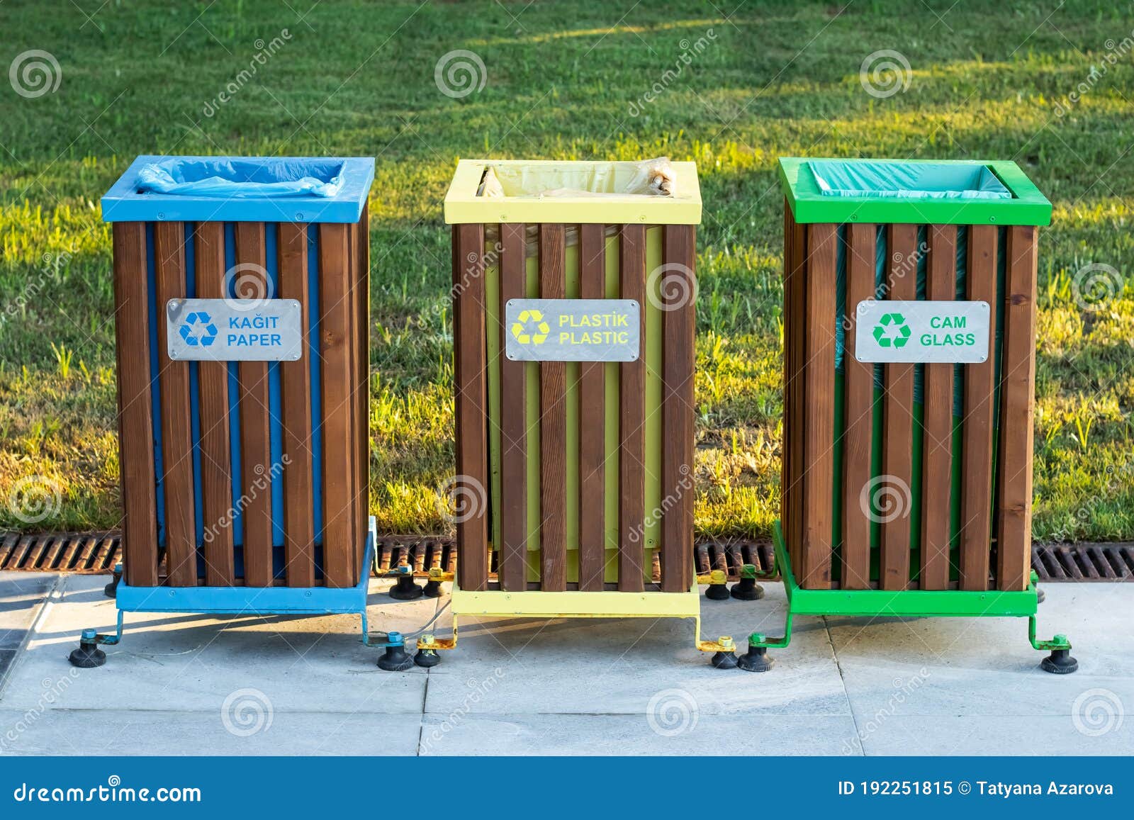 https://thumbs.dreamstime.com/z/recycling-bins-different-colors-yellow-green-blue-outdoors-garbage-bin-park-trash-can-green-grass-background-192251815.jpg