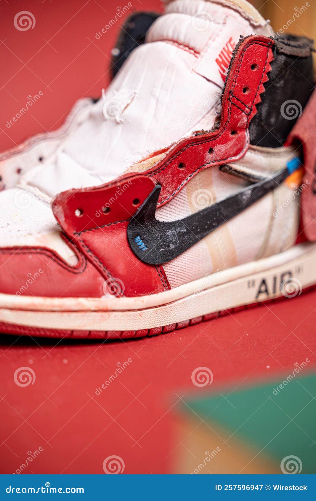 baño Baño Sala Red Air Jordan 1 Off White from Nike. the Ten Air Jordan 1. Closeup of Nike  Air Jordan 1. Editorial Photography - Image of shoes, basketball: 257596947