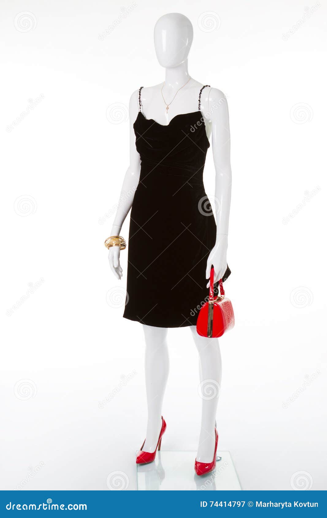 black dress red clutch